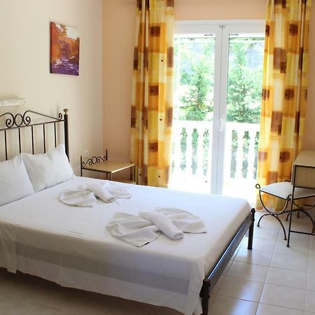 Turtle Beach Apartment Marathiás Esterno foto